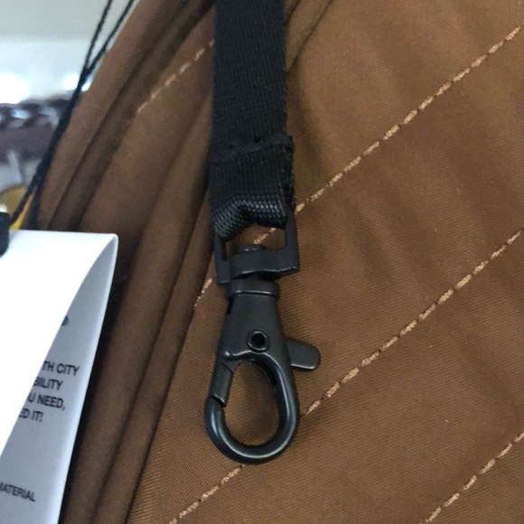 NWT IHKWIP Limited Edition “Be My Valentine” Heart Crossbody - Picture 7 of 9